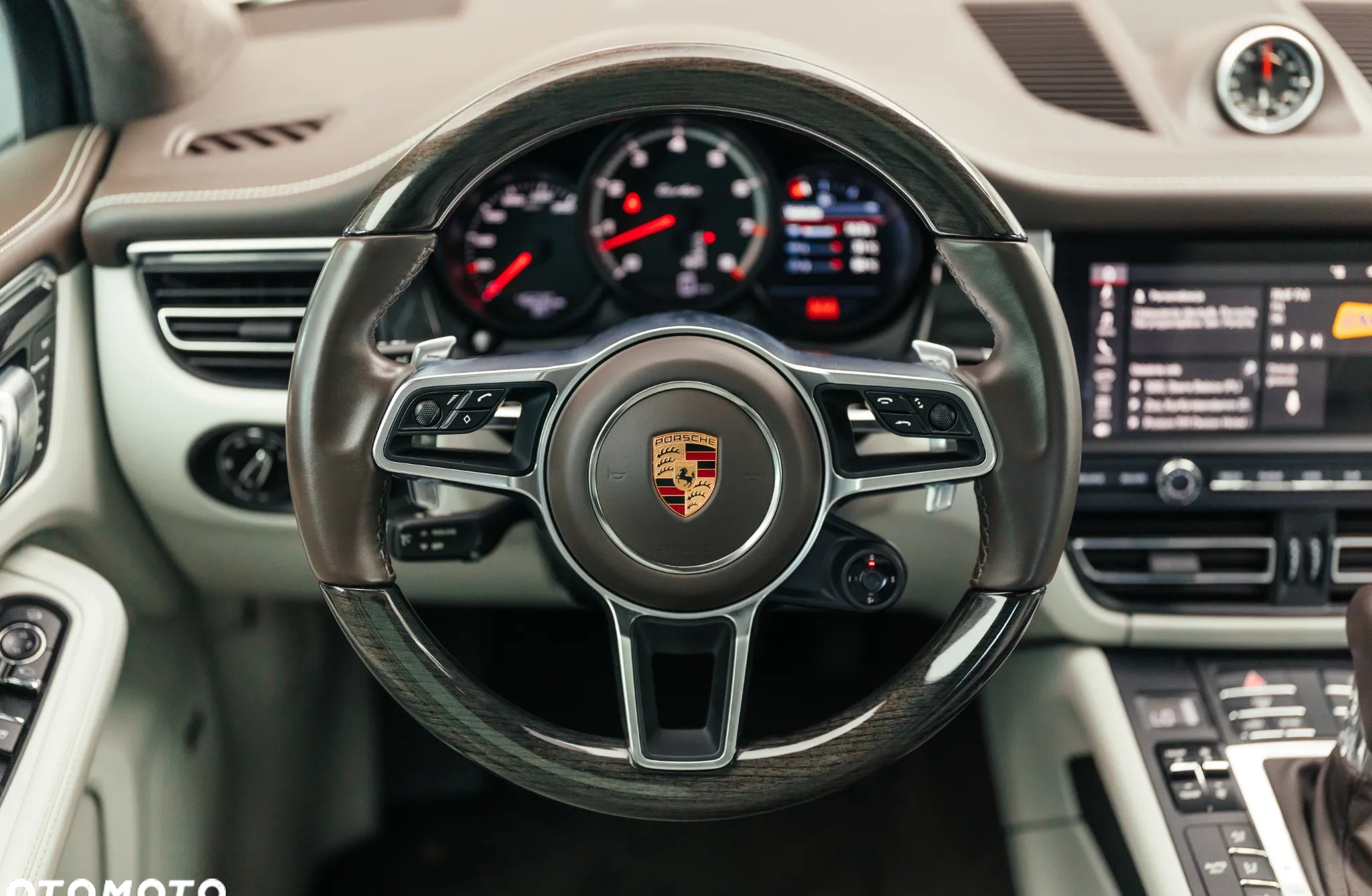 Porsche Macan cena 349900 przebieg: 46200, rok produkcji 2019 z Dąbie małe 562